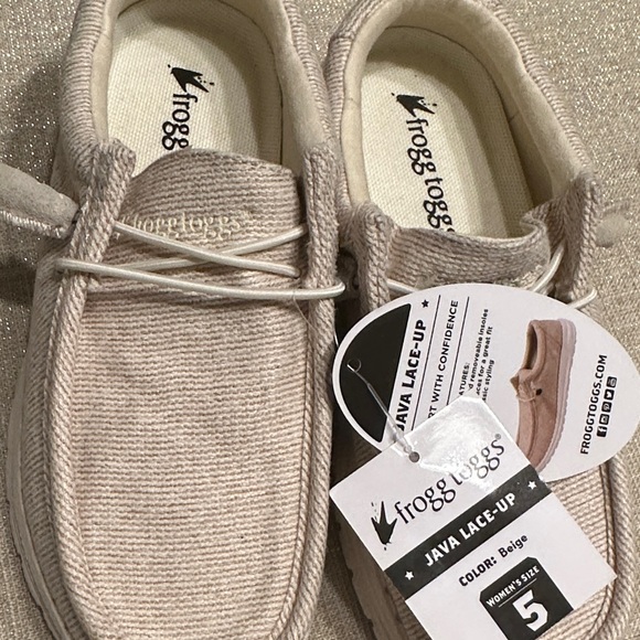 Frogg Togg Women’s shoes. Beige. Size 5 New with Tags. Slip on. - Picture 2 of 4